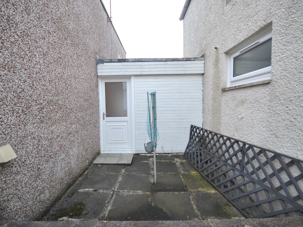 2 bed end terrace house for sale in Balloch View, Cumbernauld G67, £95,000
