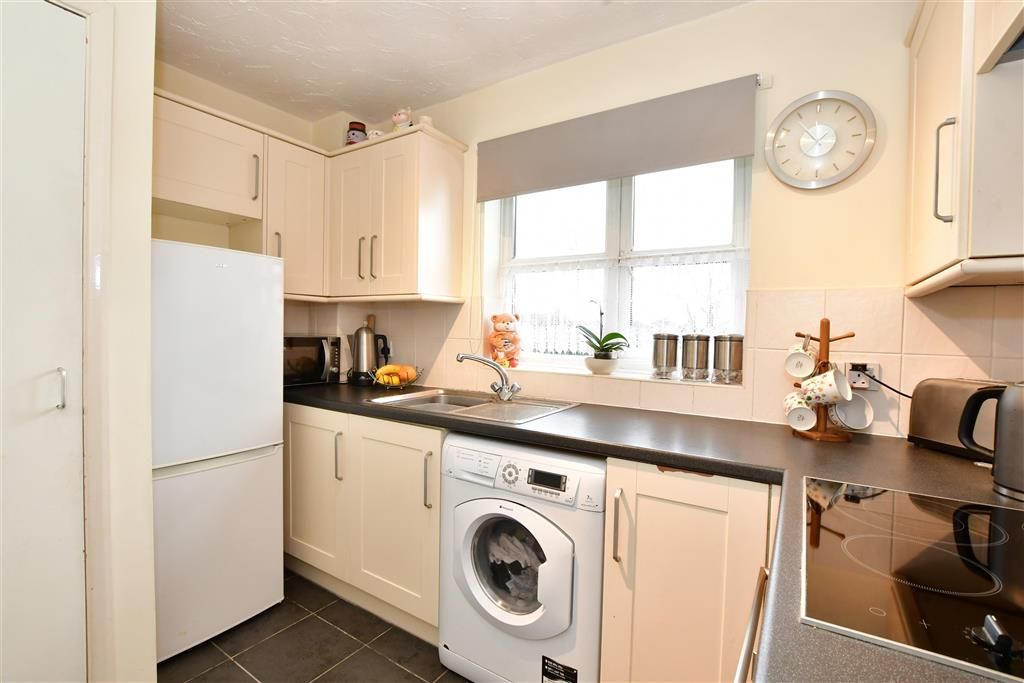 1 bed flat for sale in Hillwood Grove, Wickford, Essex SS11, £165,000