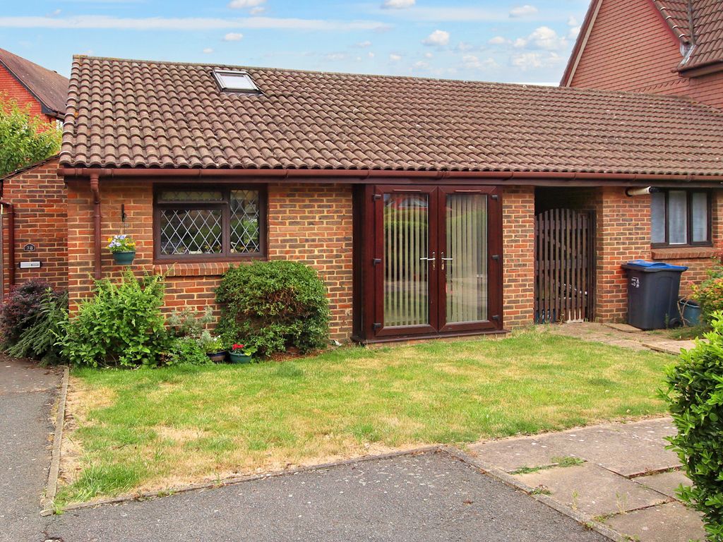 1 bed bungalow for sale in Marigold Way, Croydon CR0, £350,000