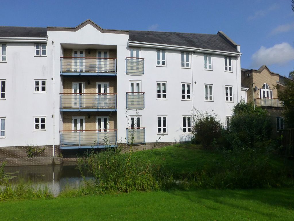 2 bed flat for sale in Wren Way, Bicester OX26, £260,000