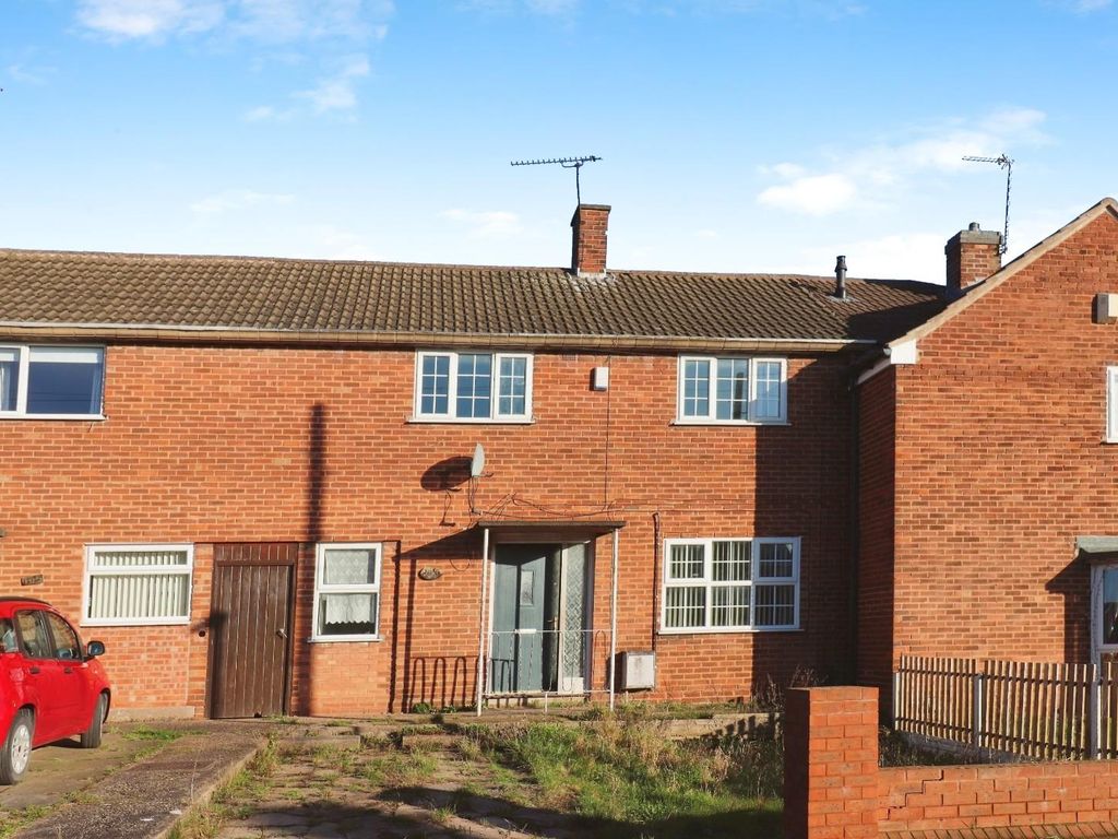 3 bed property for sale in Hillcrest Road, Nuneaton CV10, £140,000