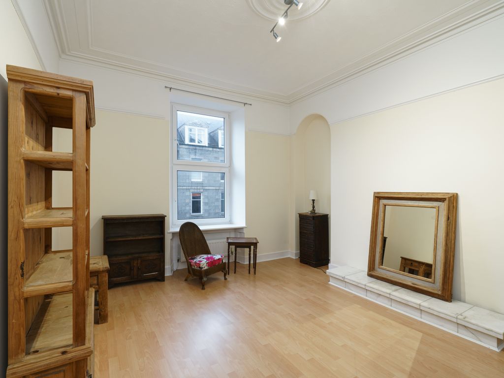3 bed flat for sale in Skene Street, Aberdeen AB10, £145,000