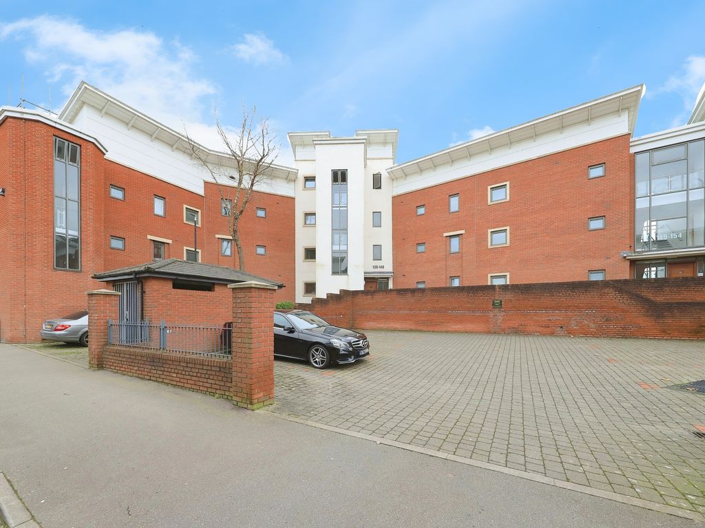 2 bed flat for sale in Albion Street, Wolverhampton, West Midlands WV1, £120,000