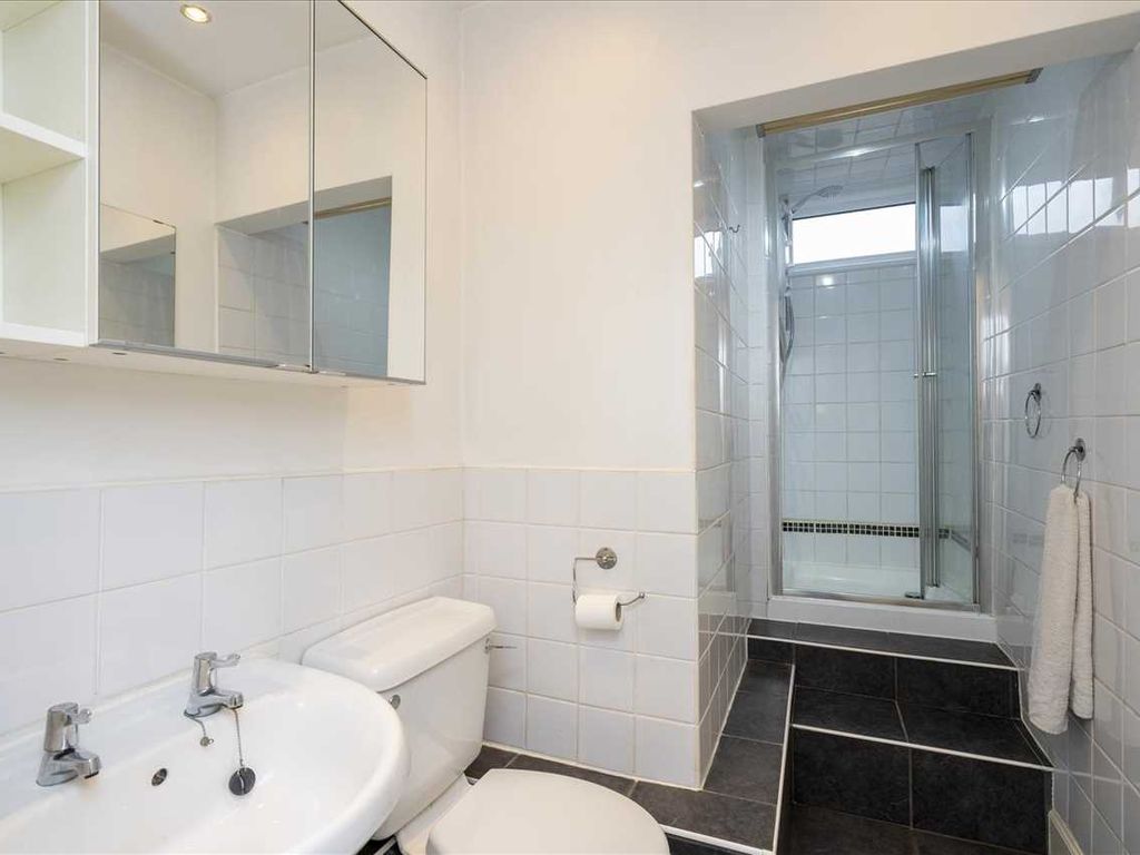 1 bed flat for sale in Kelvin Street, Grangemouth FK3, £74,000