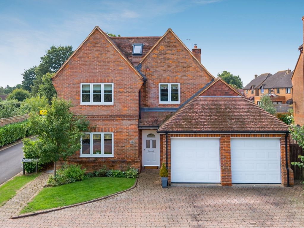 5 bed detached house for sale in Parish Piece, Holmer Green, High Wycombe, Buckinghamshire HP15, £975,000
