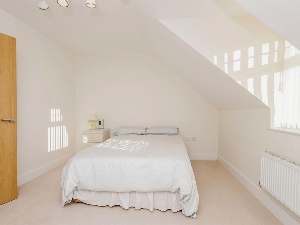 4 bed terraced house for sale in Little Dell, Buckton Fields, Northampton NN2, £350,000