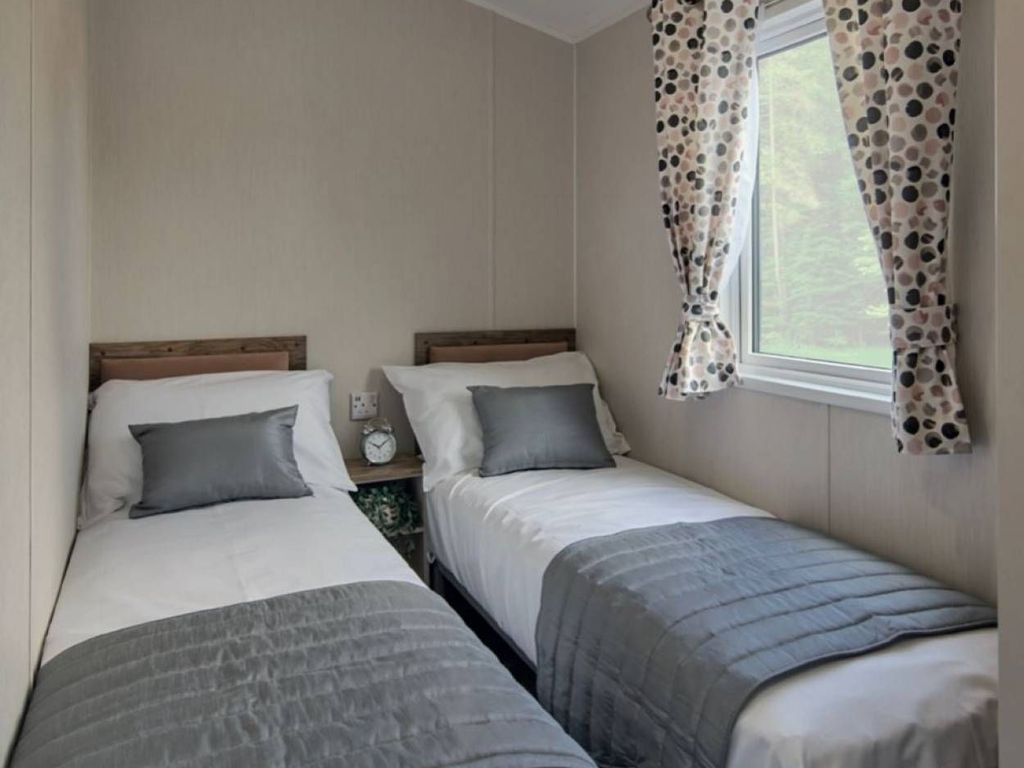 2 bed lodge for sale in Easton Road, Bridlington YO16, £49,950