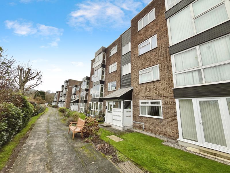 2 bed flat for sale in Daisyfield Court, Bury BL8, £115,000