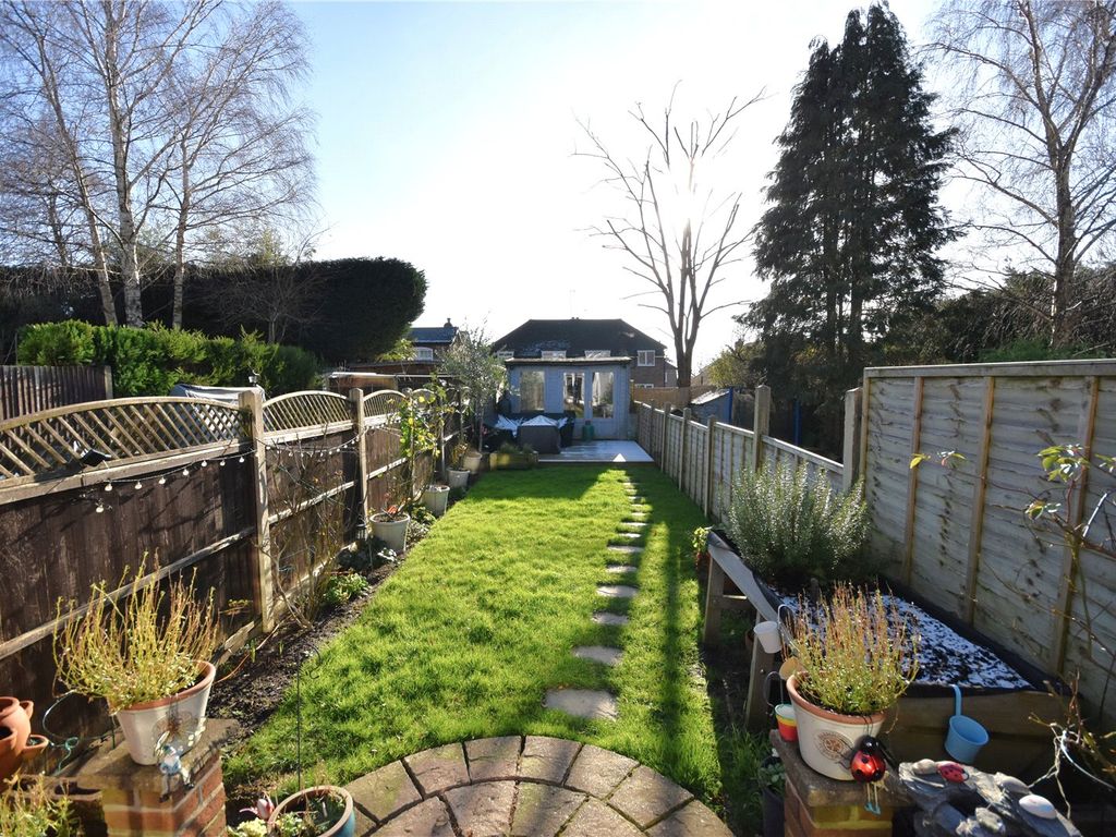 3 bed terraced house for sale in Reigate, Surrey RH2, £535,000