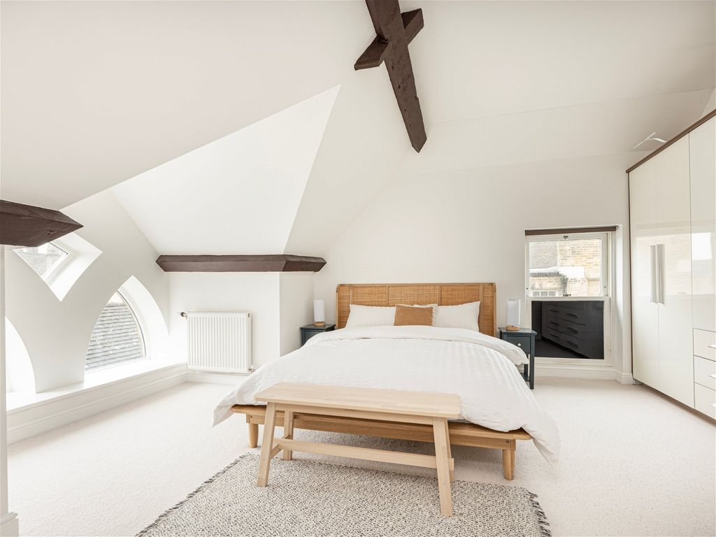 2 bed flat for sale in Chapel Drive, Dartford DA2, £375,000