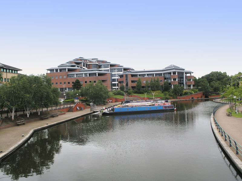 2 bed flat for sale in The Landmark, Waterfront West, Brierley Hill. DY5, £120,000
