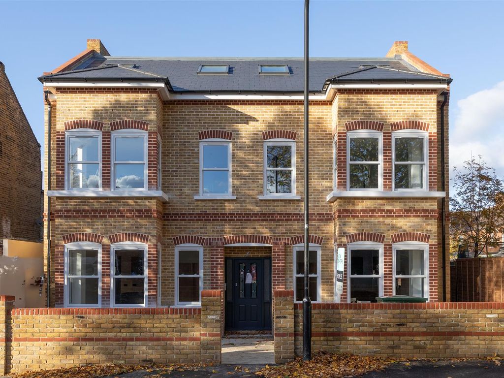 New home, 3 bed flat for sale in Chadwick Road, London E11, £650,000