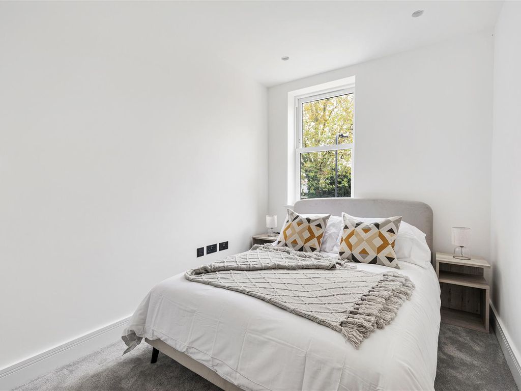 New home, 2 bed flat for sale in Chadwick Road, London E11, £500,000