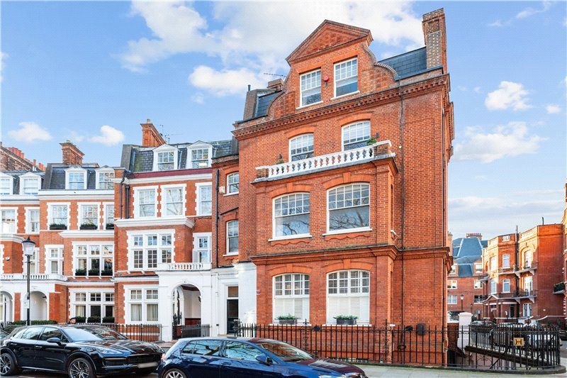 2 bed flat for sale in Roland Gardens, London SW7, £1,485,000