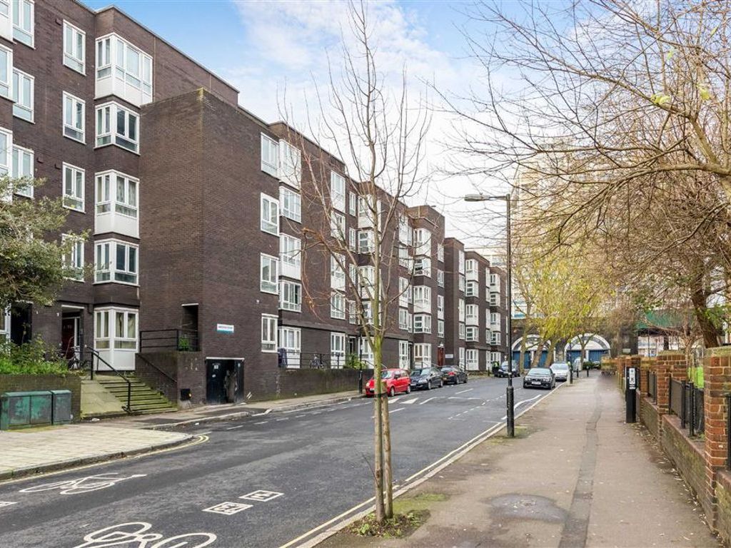 1 bed flat to rent in Rockingham Street, London SE1, £1,746 pcm