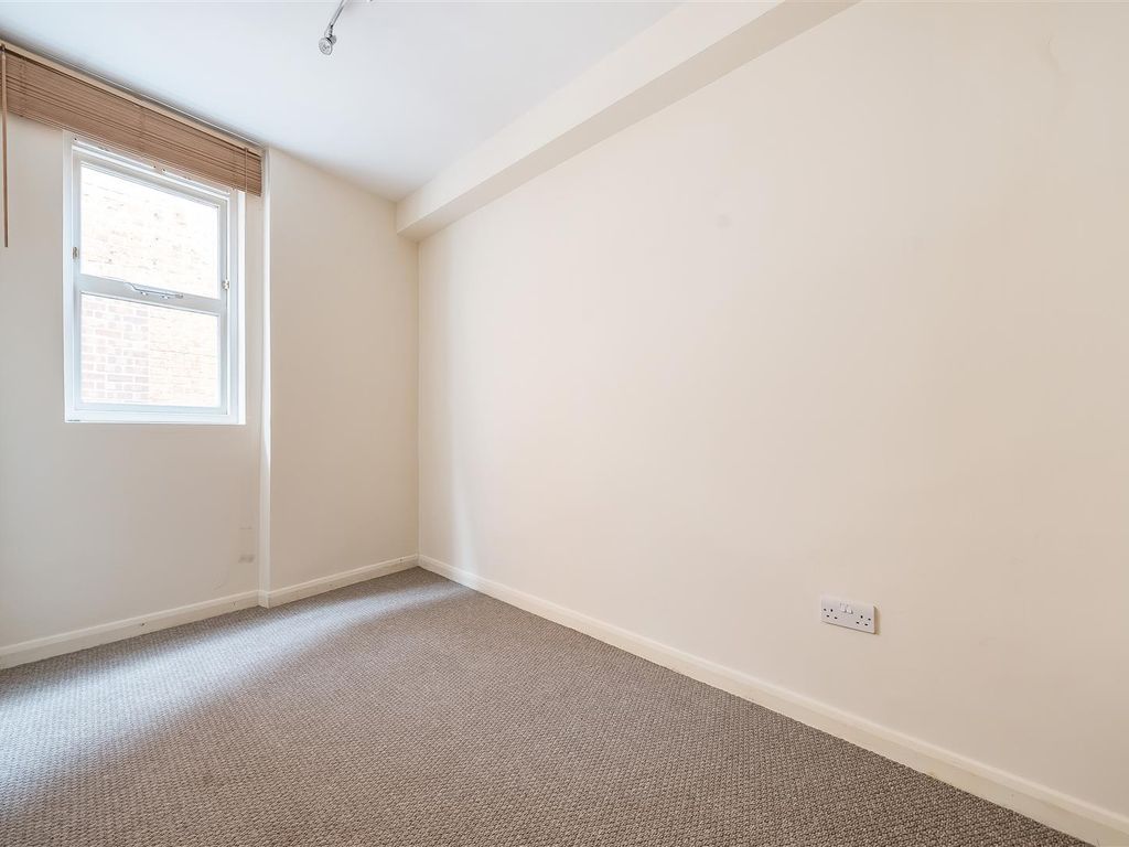 2 bed flat to rent in Church Road, Guildford GU1, £1,650 pcm