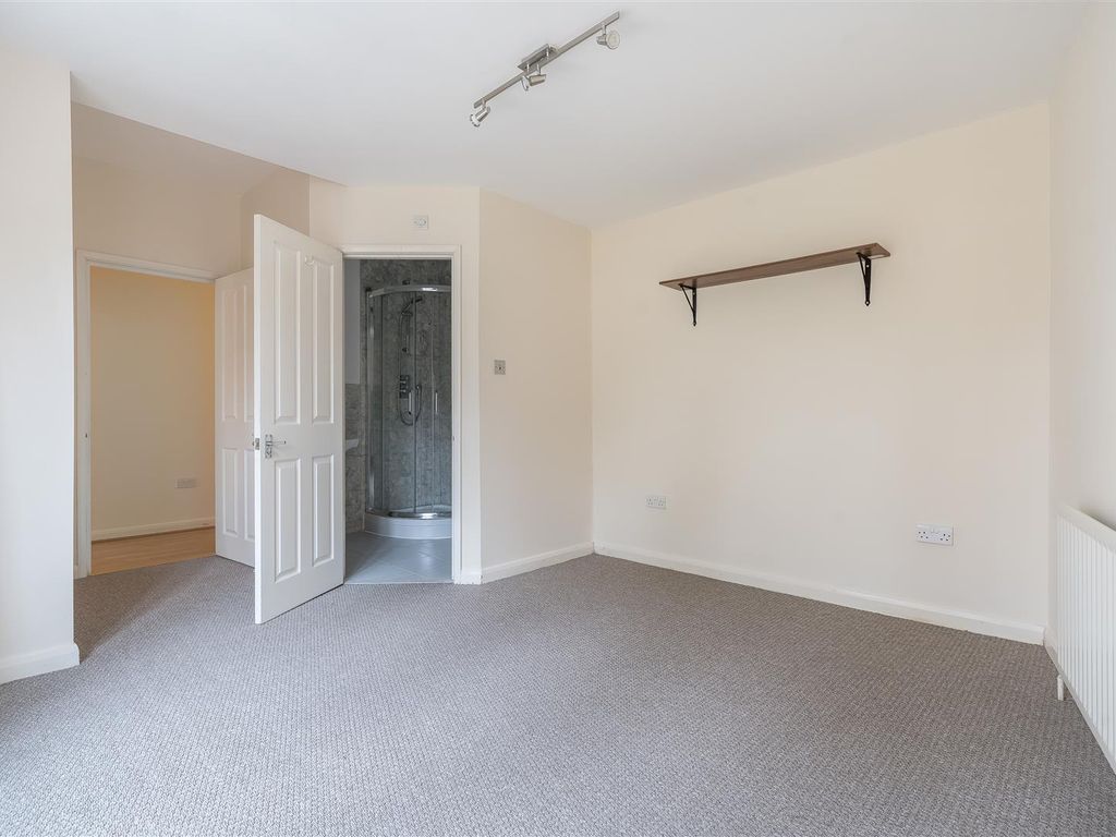 2 bed flat to rent in Church Road, Guildford GU1, £1,650 pcm