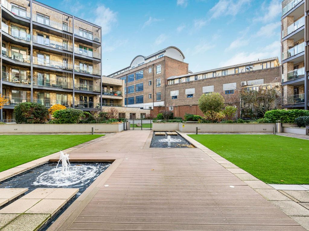 1 bed flat for sale in The Grange, London SE1, £212,000