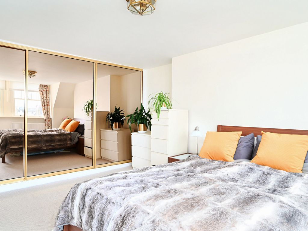 2 bed penthouse for sale in Holland Road, Hove BN3, £450,000