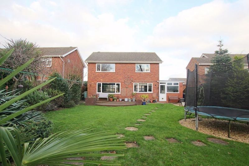 3 bed detached house for sale in Clyfton Crescent, Immingham DN40, £242,950