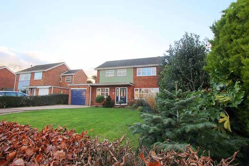 3 bed detached house for sale in Clyfton Crescent, Immingham DN40, £242,950