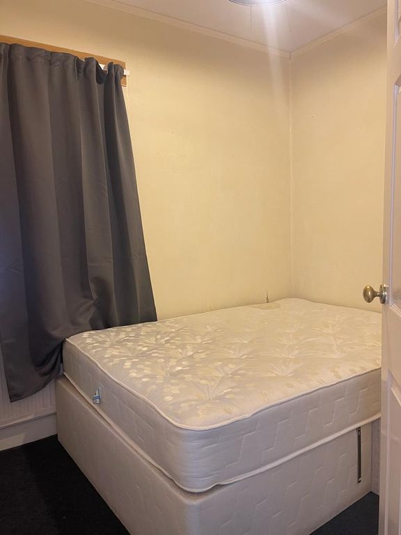 2 bed flat to rent in Brooke Avenue, Harrow HA2, £1,500 pcm