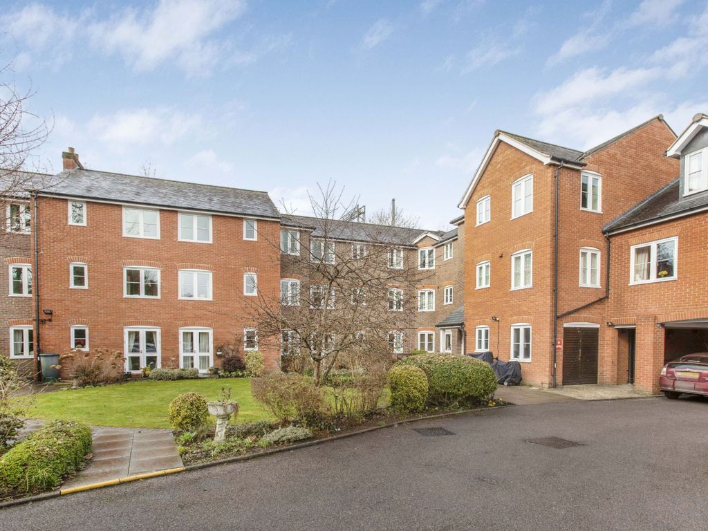 1 bed flat for sale in Southdown Road, Harpenden AL5, £235,000