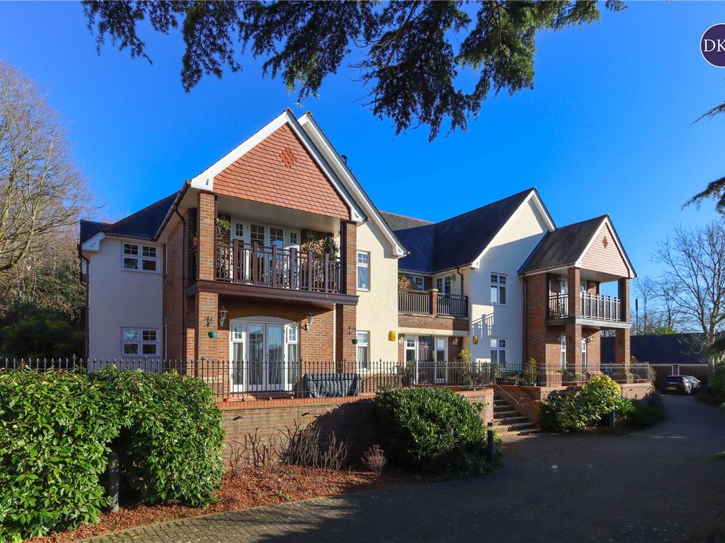 2 bed flat for sale in Station Approach, Chorleywood, Rickmansworth, Hertfordshire WD3, £625,000