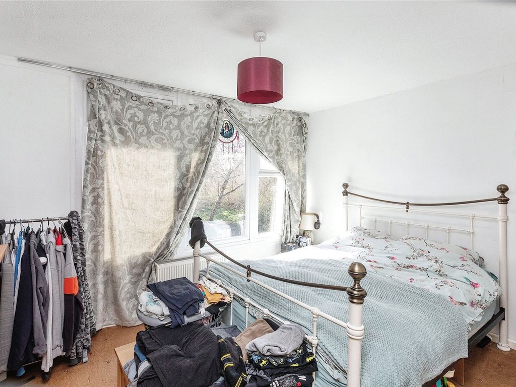 4 bed town house for sale in Gibbwin, Great Linford, Milton Keynes, Buckinghamshire MK14, £210,000