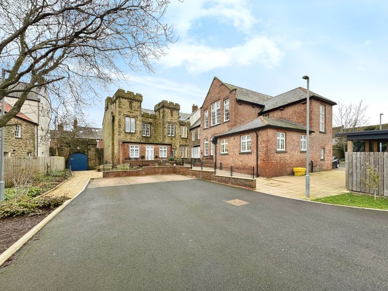 2 bed flat for sale in Northumberland Gardens, Morpeth NE61, £220,000