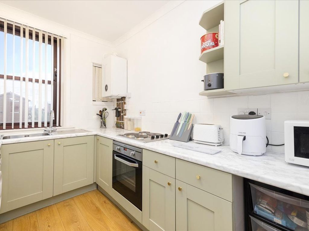 1 bed flat for sale in 39 Birkenside, Gorebridge EH23, £120,000