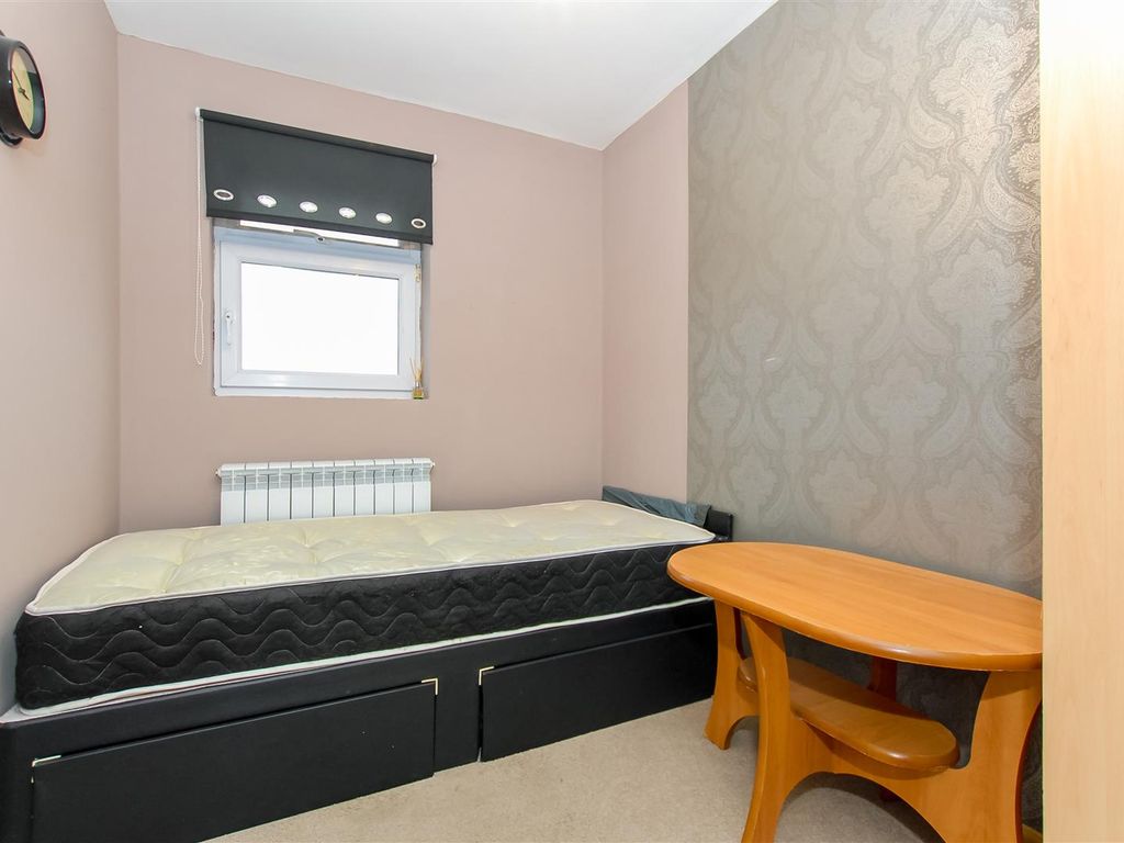3 bed terraced house for sale in Summerlea, Cippenham, Slough SL1, £419,950