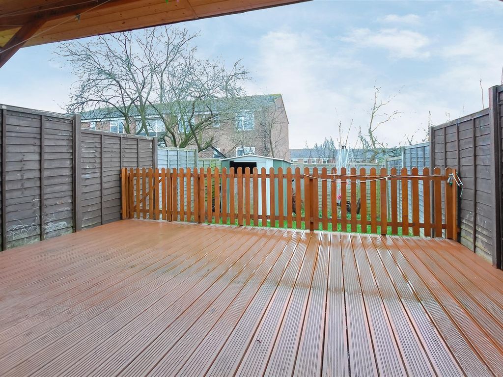 3 bed terraced house for sale in Summerlea, Cippenham, Slough SL1, £419,950