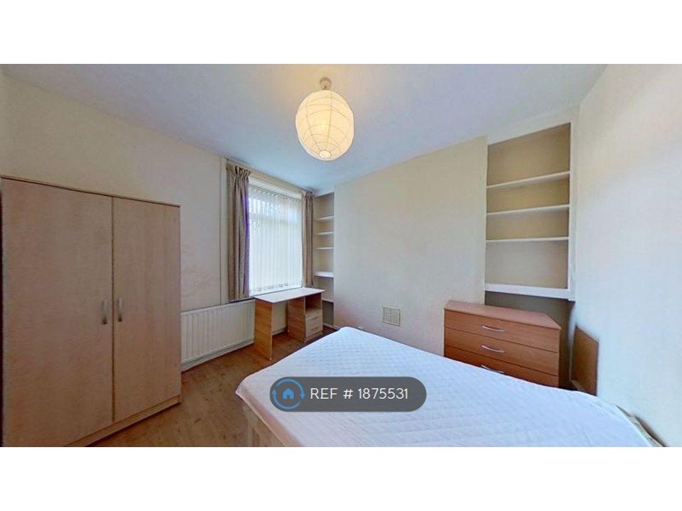 4 bed terraced house to rent in Queen Street, Pontypridd CF37, £325 pcm