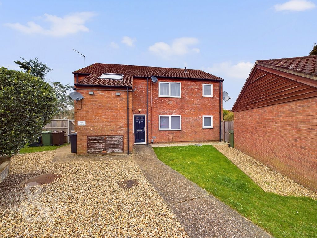 1 bed flat for sale in Chestnut Close, New Costessey, Norwich NR5, £135,000