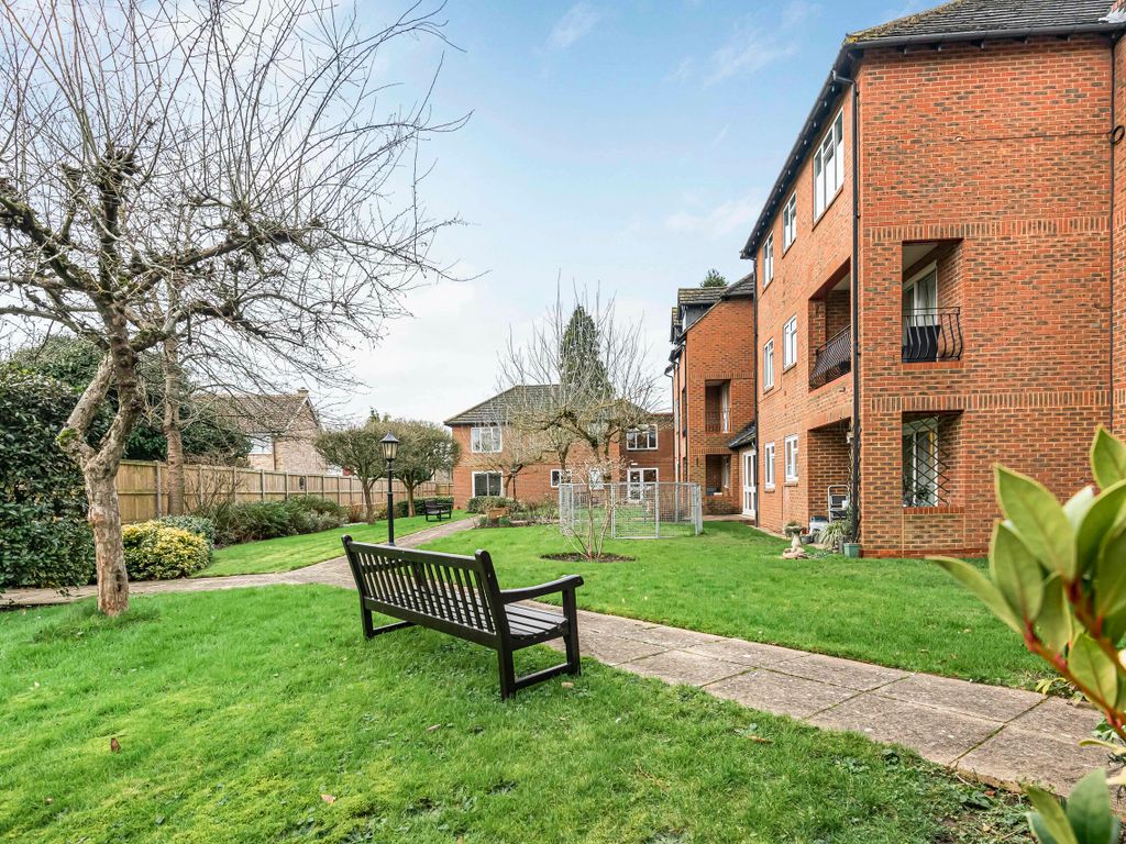 2 bed flat for sale in Trinity Court, Wethered Road, Marlow SL7, £239,950