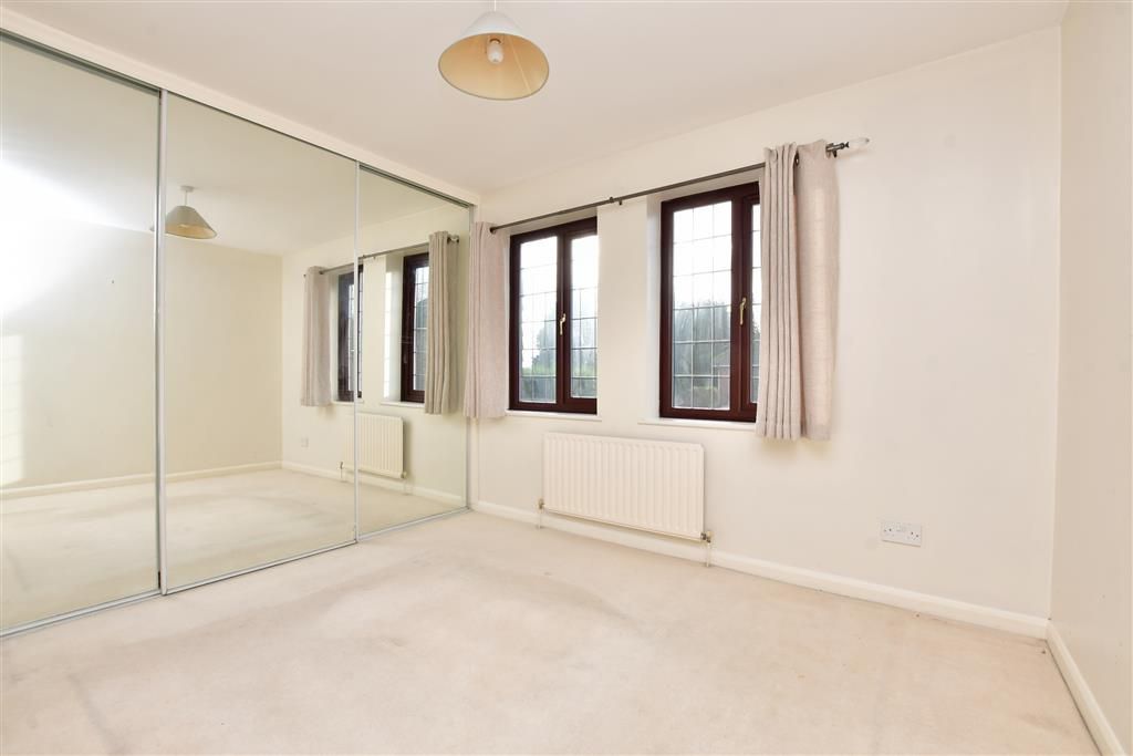 1 bed flat for sale in Old Horsham Road, Beare Green, Dorking, Surrey RH5, £200,000