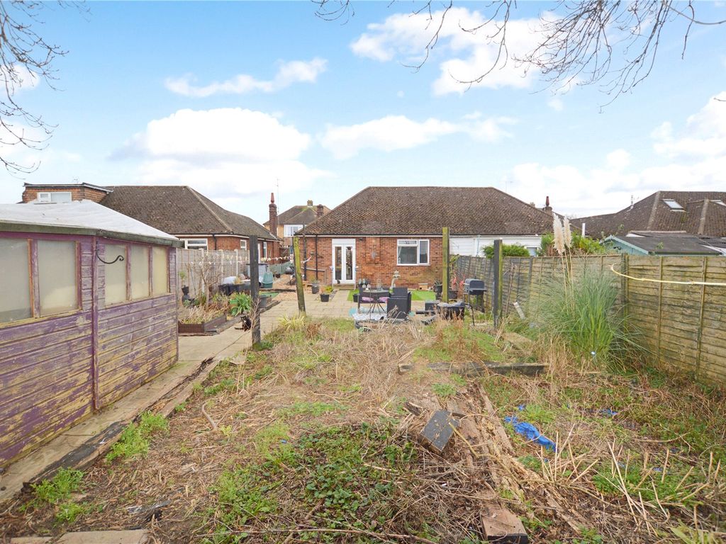 3 bed bungalow for sale in Leafields, Houghton Regis, Dunstable, Bedfordshire LU5, £317,500