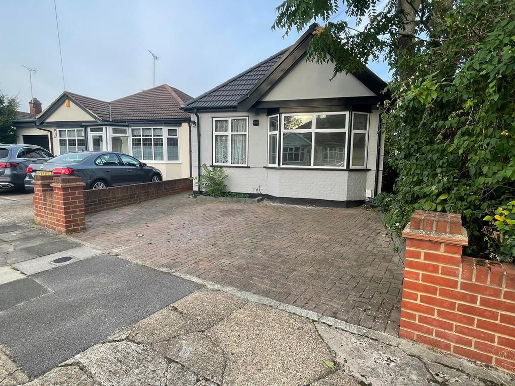 3 bed bungalow for sale in Ashlyn Grove, Hornchurch, Essex RM11, £550,000