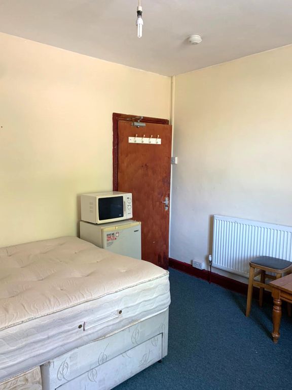 Room to rent in Clive Street, Cardiff CF11, £550 pcm