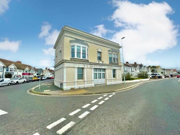 2 bed flat to rent in Ham Road, Worthing BN11, £1,300 pcm