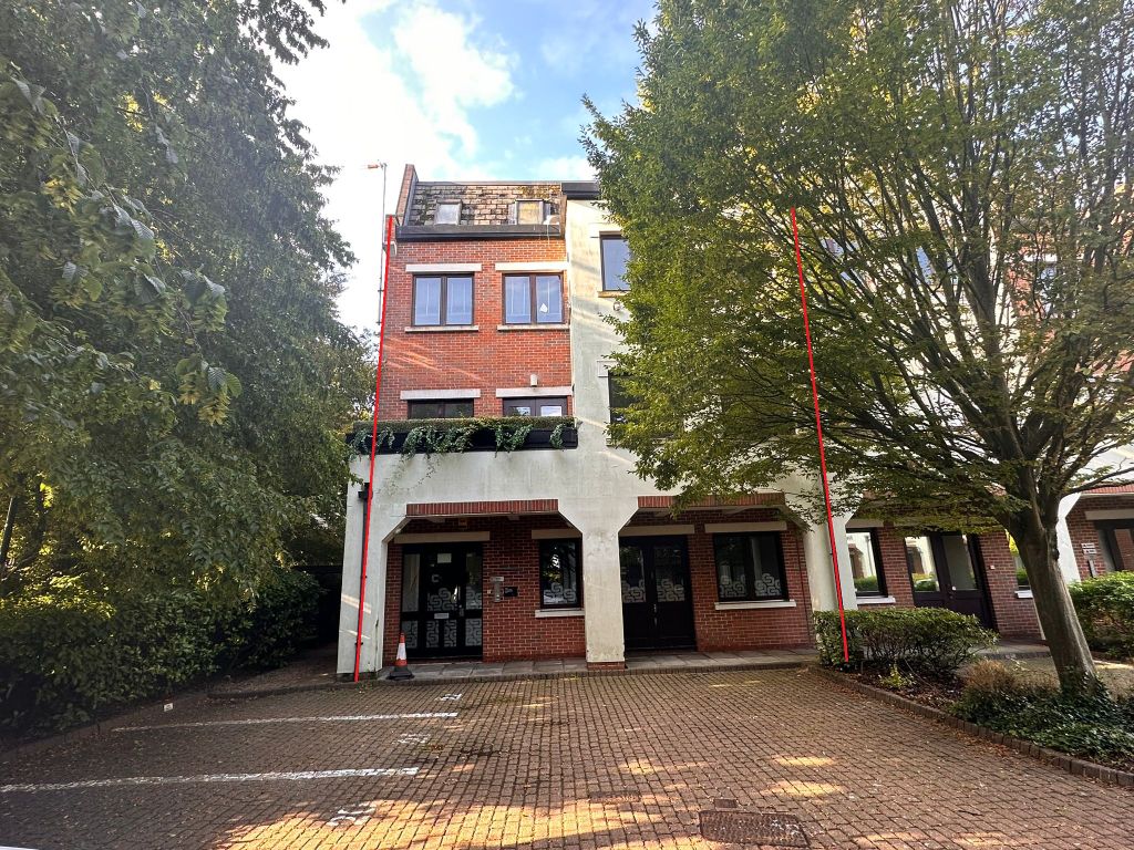 Office for sale in Lincoln Road, High Wycombe HP12, £700,000