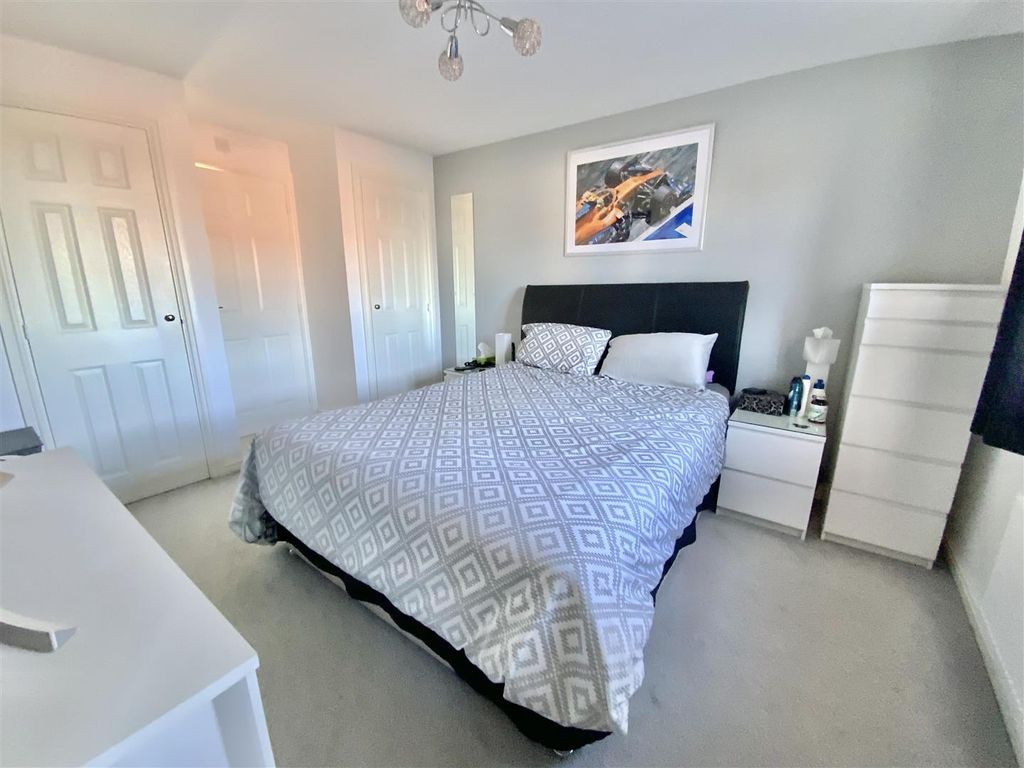 3 bed detached house for sale in Ratcliffe Close, Old Stratford, Milton Keynes MK19, £450,000