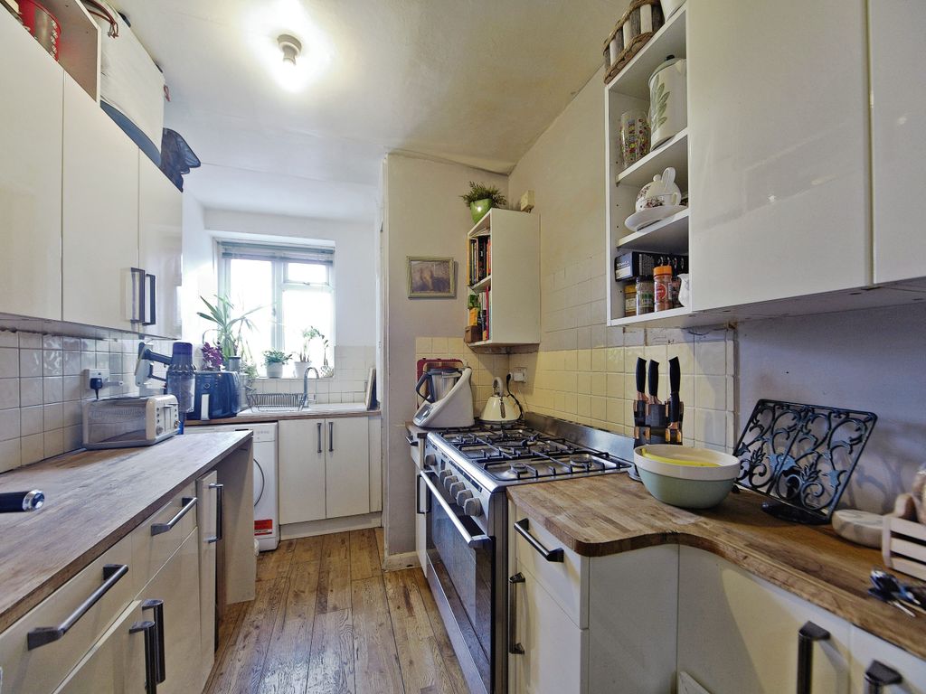 2 bed detached house for sale in Coombe Road, Croydon CR0, £235,000