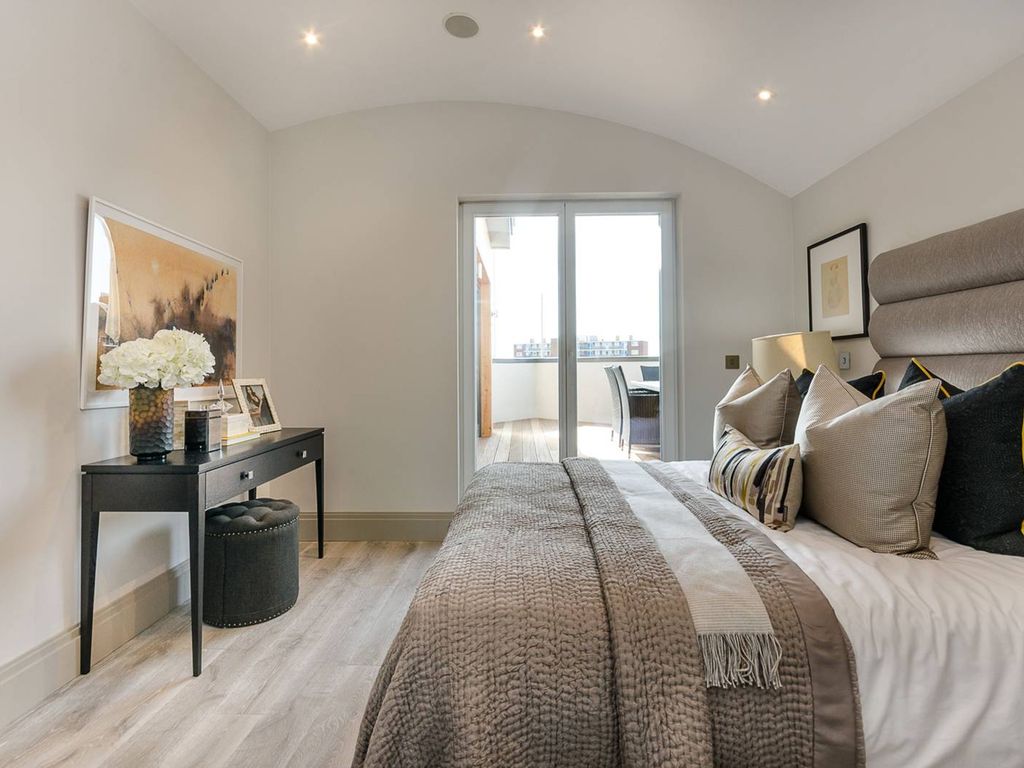 4 bed flat for sale in Fulham Road, Fulham Broadway, London SW6, £2,250,000