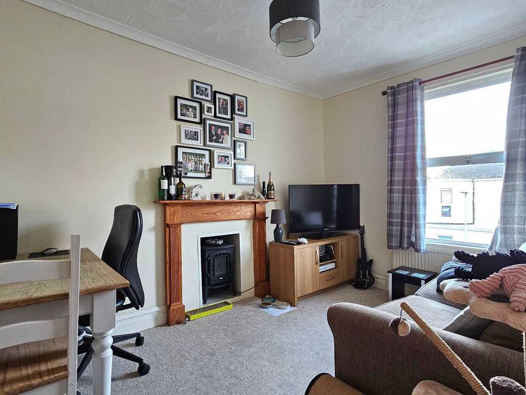 2 bed flat for sale in Wentworth Place, Plymouth PL4, £125,000