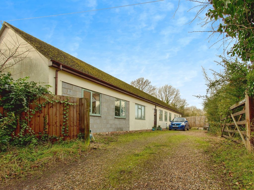 4 bed detached bungalow for sale in Cutting Road, Abington, Cambridge CB21, £500,000