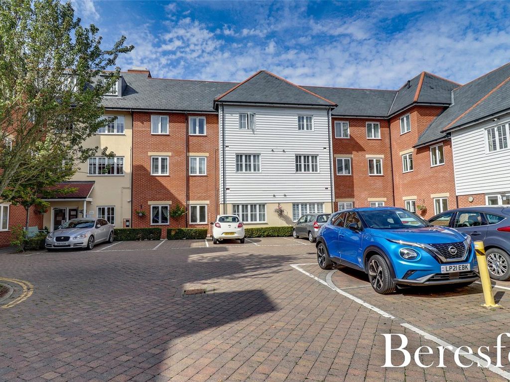 2 bed flat for sale in Ongar Road, Brentwood CM15, £300,000