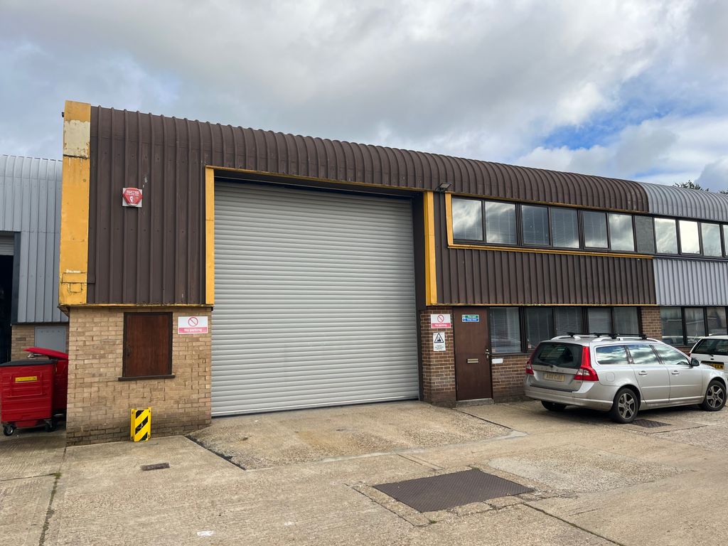 Industrial to let in Unit 3, Molly Millars Bridge, Wokingham RG41, £74,676 pa