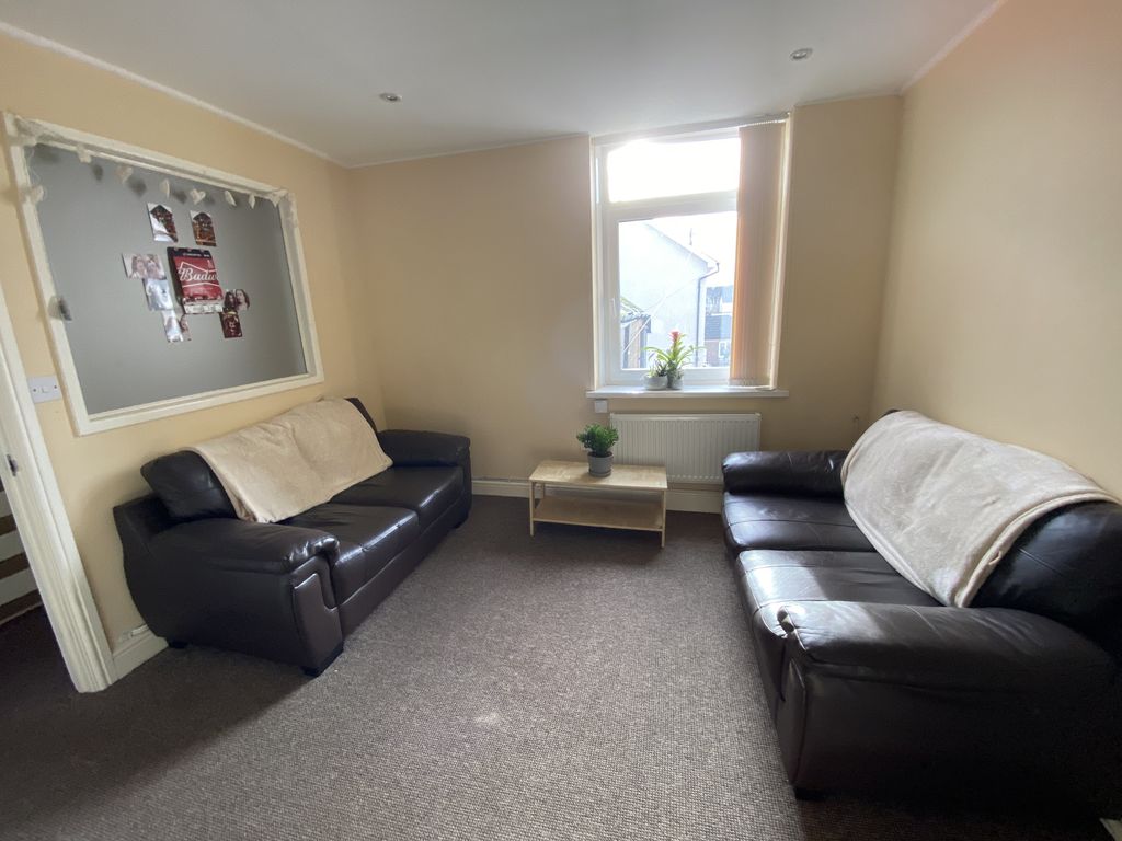 2 bed flat to rent in Crwys Road, Cathays, Cardiff CF24, £1,100 pcm